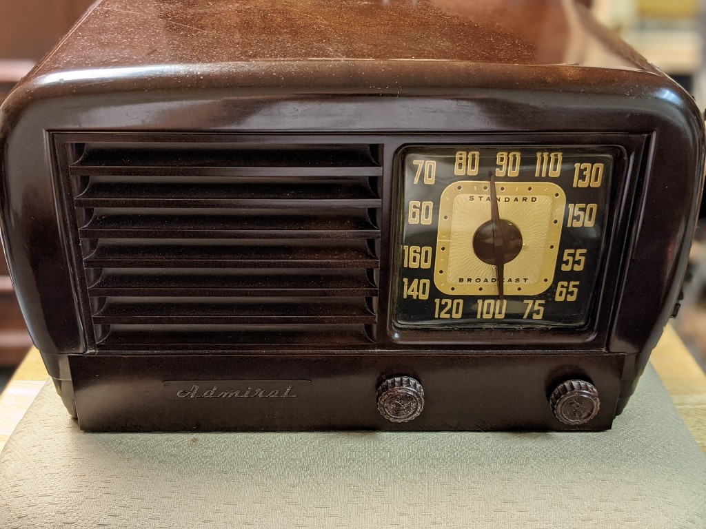 Admiral Model 7T10M - Poppys Vintage Radios